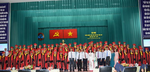 Lể tuyên dương giáo viên giỏi, học sinh giỏi năm học 2015 - 2016